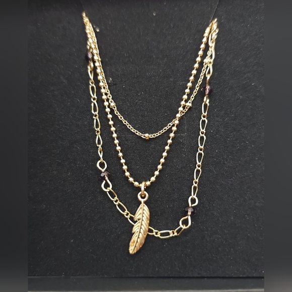 Layered chain feather charm necklace - Picture 5 of 6